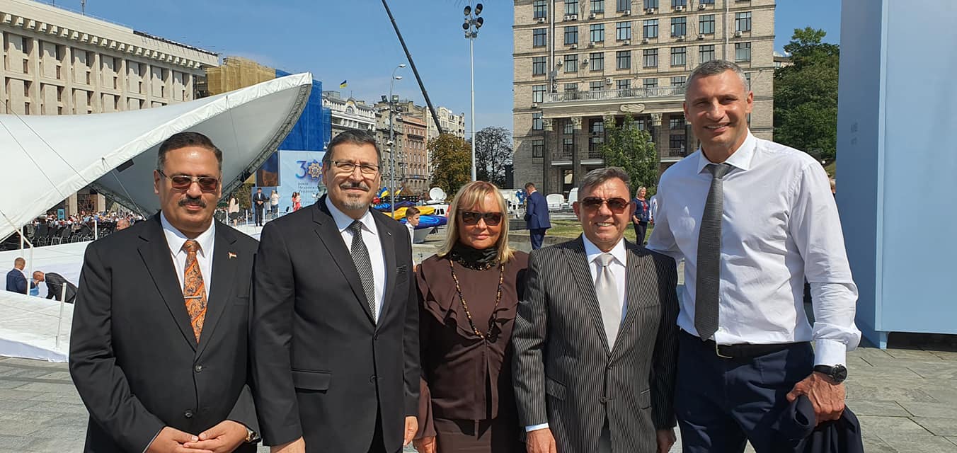 Ambassador Dajani with Mayor of Kyiv Mr. Vitali Klitschko and Director General of GDIP Mr. Pavlo Kryvonos at the Military parade at Maidan Nezalezhnosti on the occasion of the 30th annivarsary of Indepen