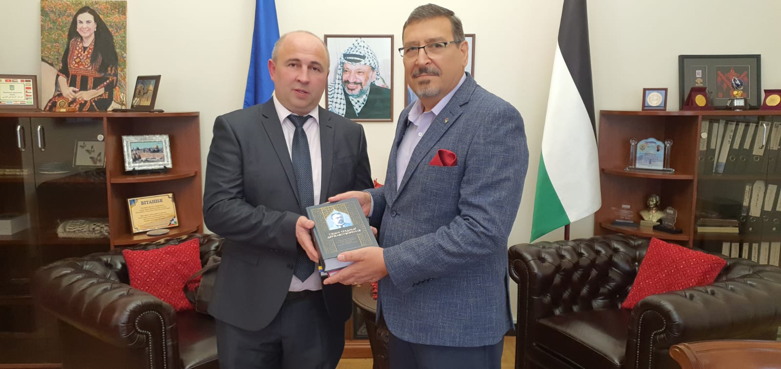 H.E. Ambassador Hashem Dajani with the Head of the author’s team of the scientific book “Eastern traditions of state formation” Mr. Volodymyr Omelchuk