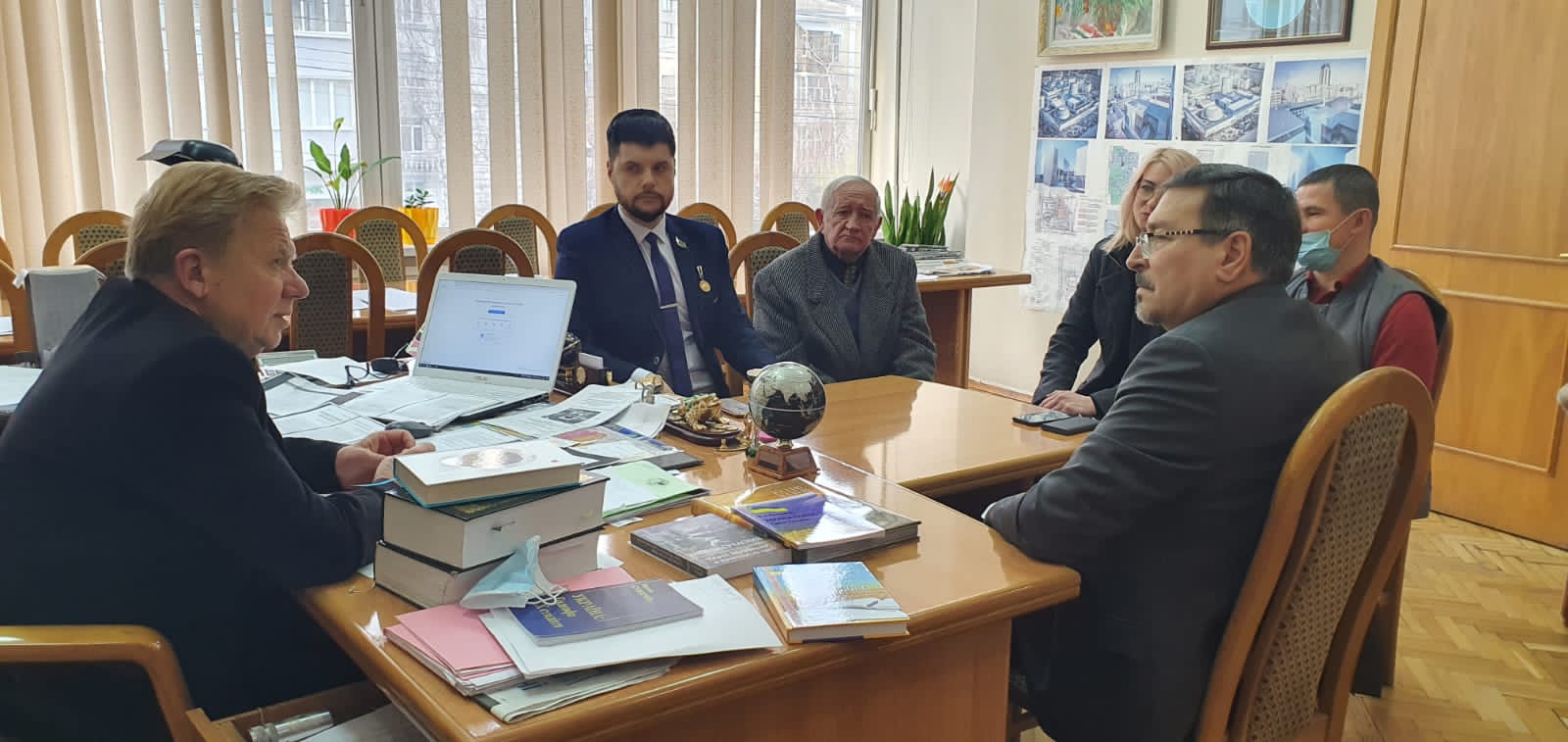 Ambassador Hashem Dajani paying a courtesy visit to the University of Modern Knowledge