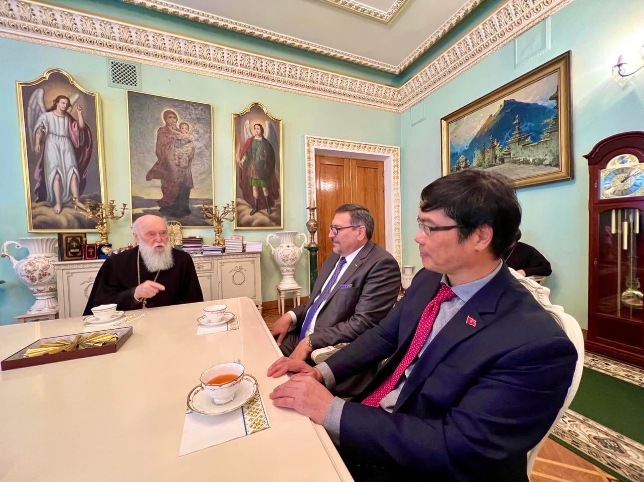 Ambassador Hashem Dajani accompanied by the Ambassador of Vietnam to Ukraine and the Ambassador of South Africa to Ukraine paid a courtesy visit to His Holiness Patriarch Filaret